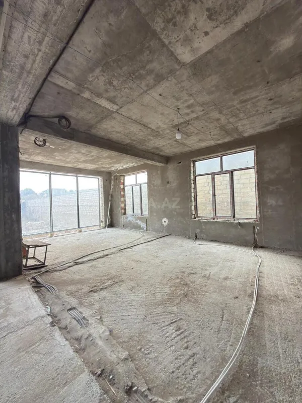 Satılır 8 otaqlı həyət evi 700 m²