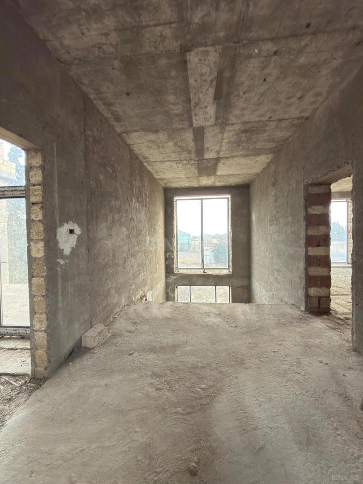 Satılır 8 otaqlı həyət evi 700 m²