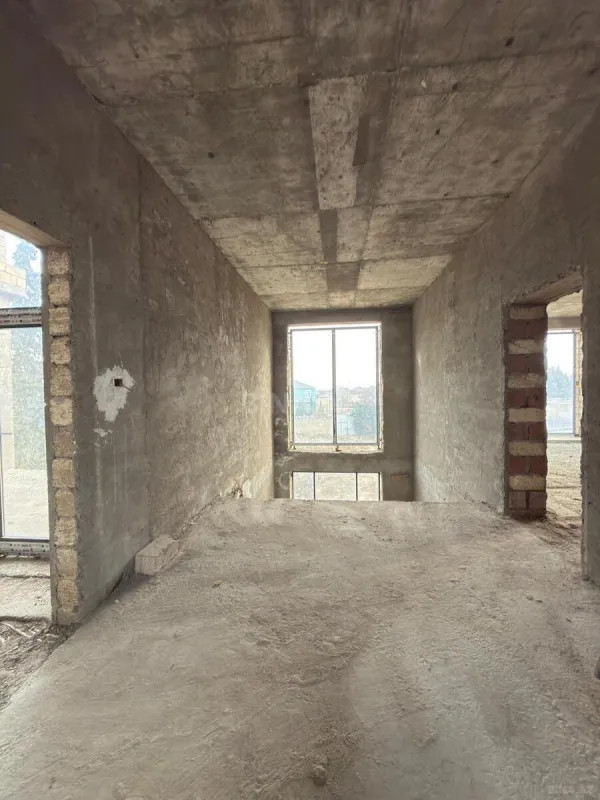 Satılır 8 otaqlı həyət evi 700 m²