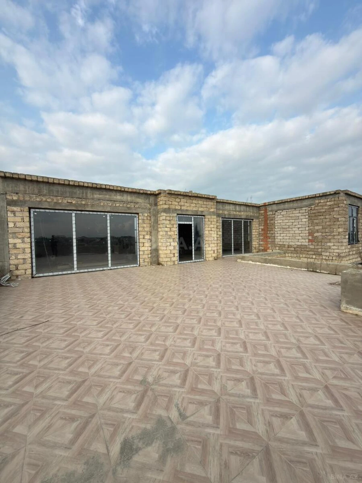 Satılır 8 otaqlı həyət evi 700 m²