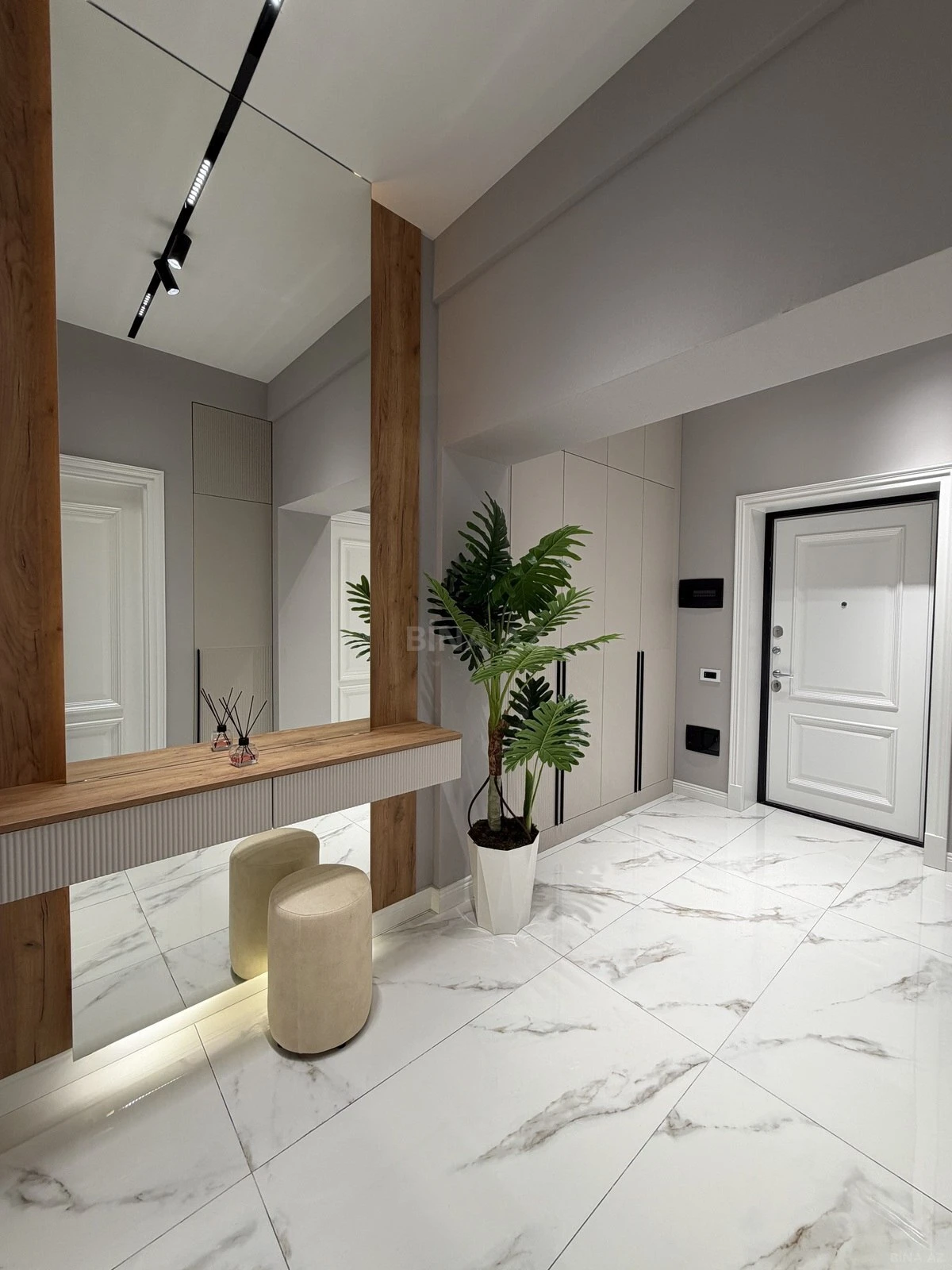 Satılır 2 otaqlı mənzil 68 m²