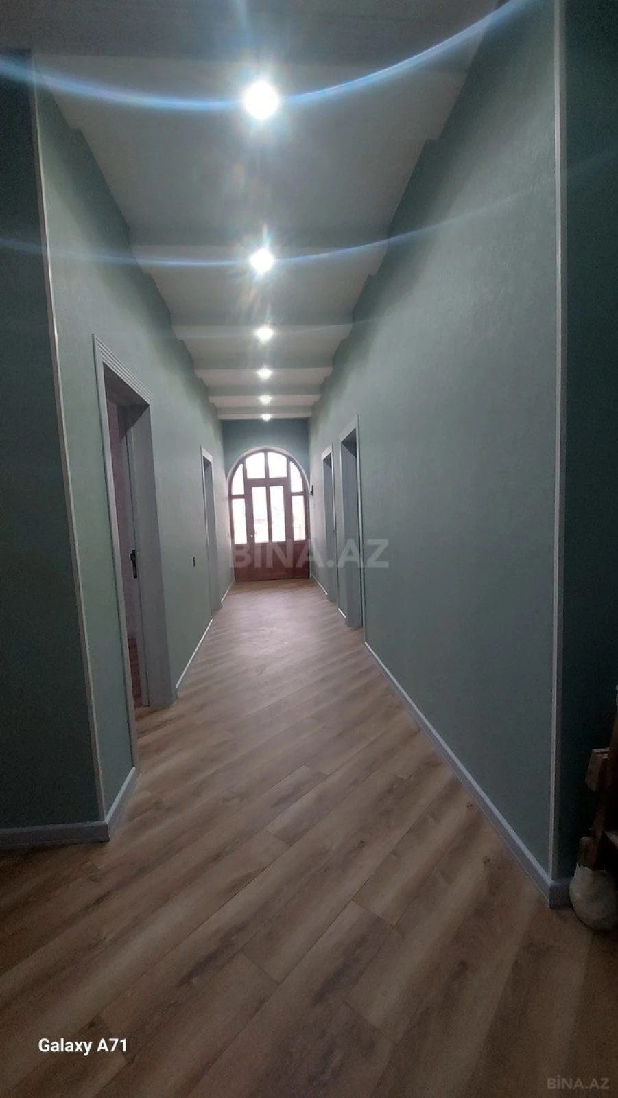 Satılır 6 otaqlı həyət evi 235 m²