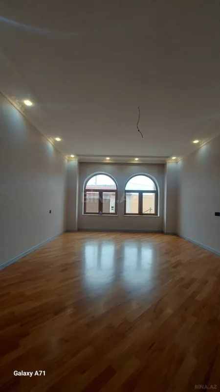 Satılır 6 otaqlı həyət evi 235 m²