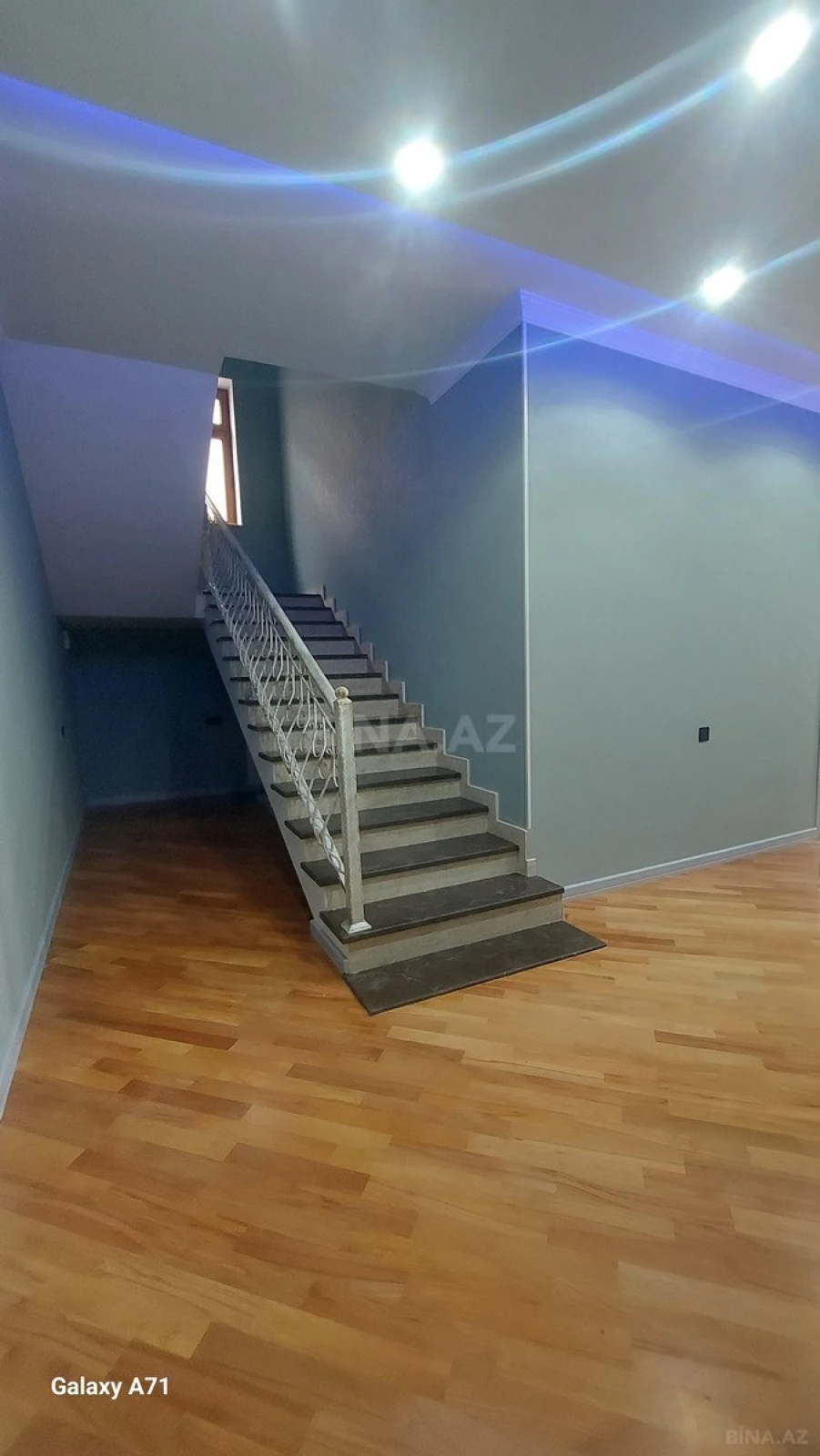 Satılır 6 otaqlı həyət evi 235 m²