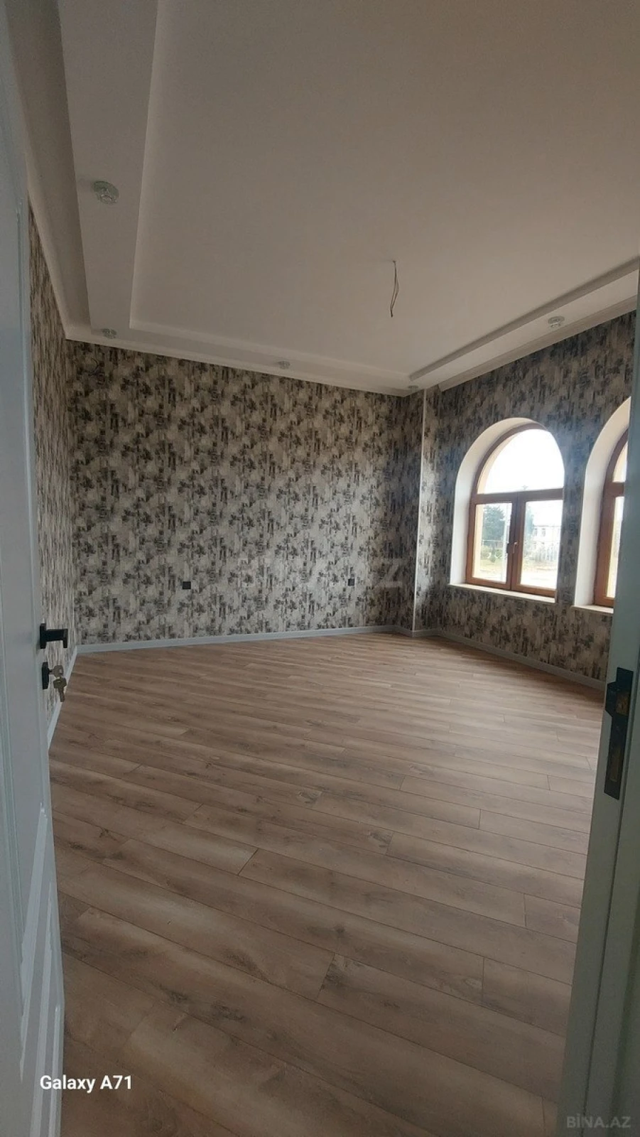 Satılır 6 otaqlı həyət evi 235 m²