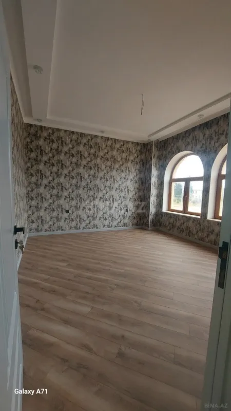 Satılır 6 otaqlı həyət evi 235 m²