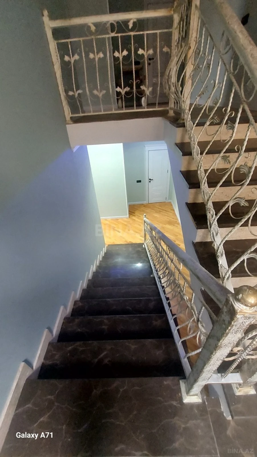 Satılır 6 otaqlı həyət evi 235 m²