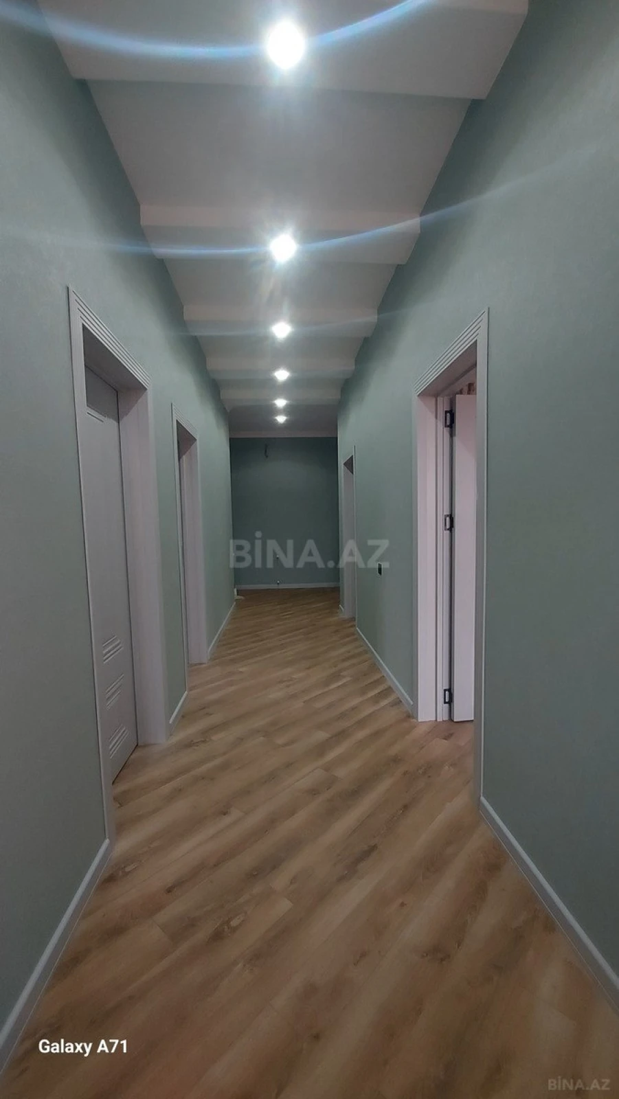 Satılır 6 otaqlı həyət evi 235 m²