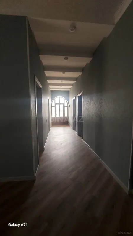 Satılır 6 otaqlı həyət evi 235 m²