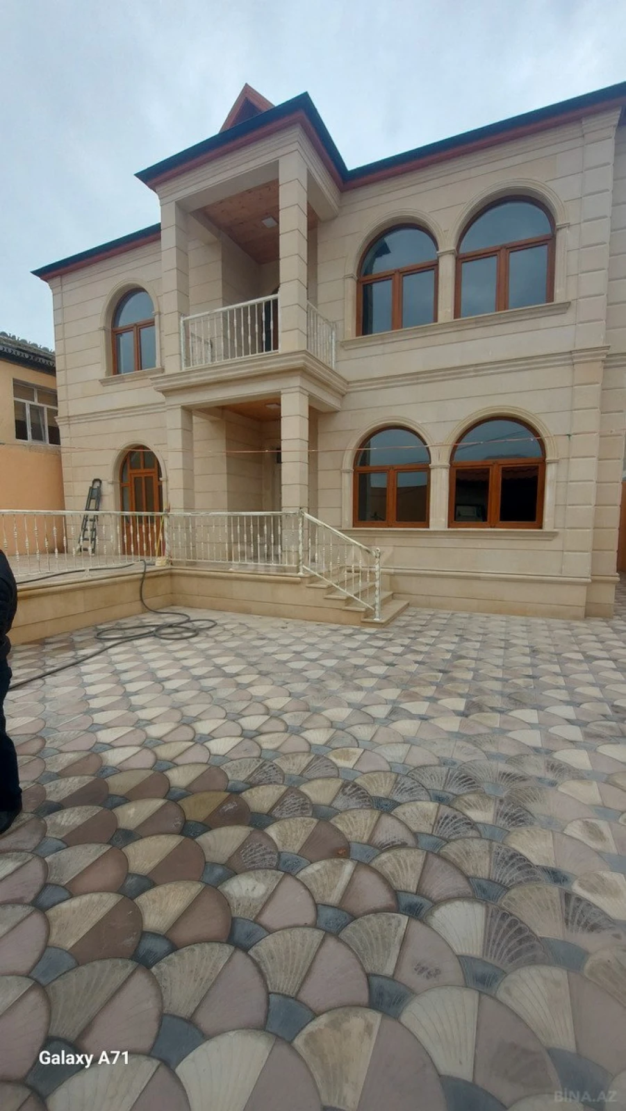 Satılır 6 otaqlı həyət evi 235 m²