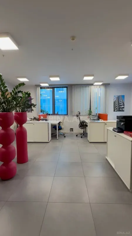 Satılır 4 otaqlı ofis 190 m²