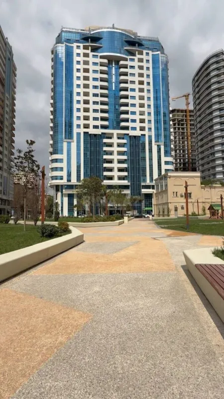 Satılır 4 otaqlı ofis 190 m²
