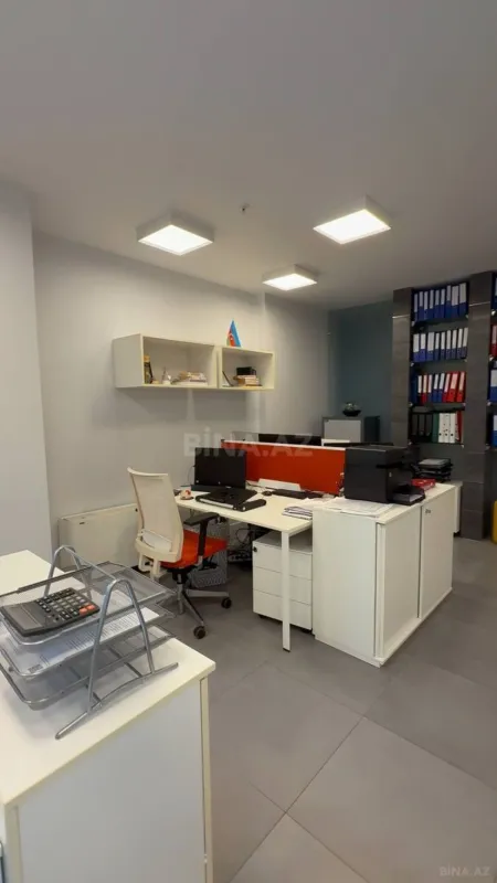 Satılır 4 otaqlı ofis 190 m²