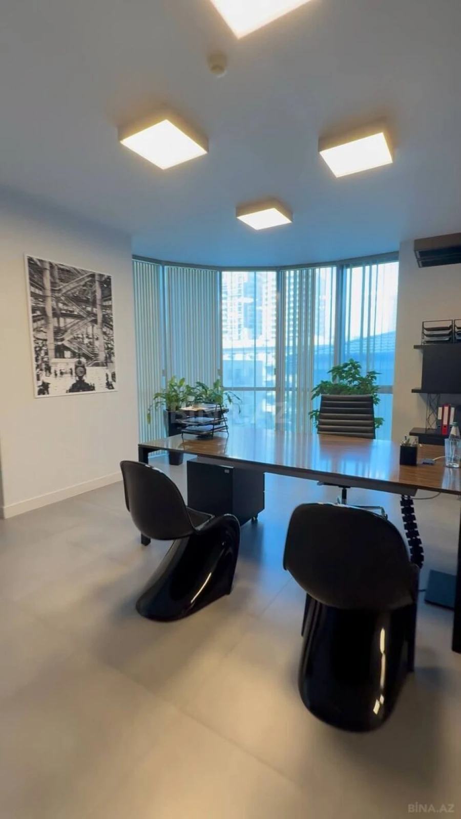 Satılır 4 otaqlı ofis 190 m²