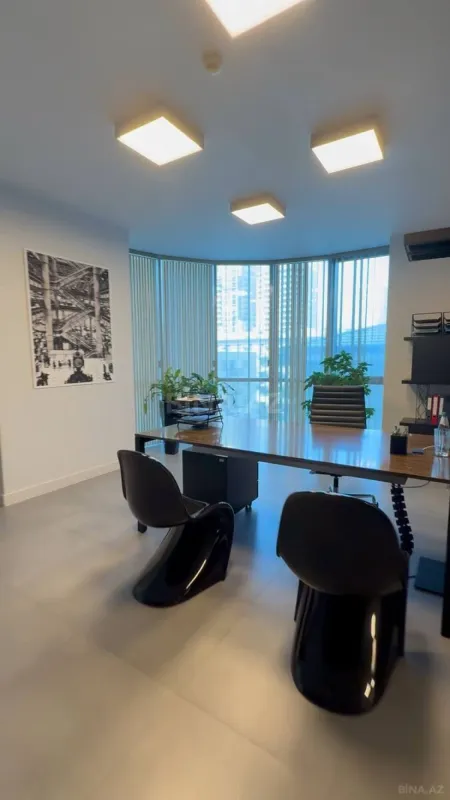 Satılır 4 otaqlı ofis 190 m²