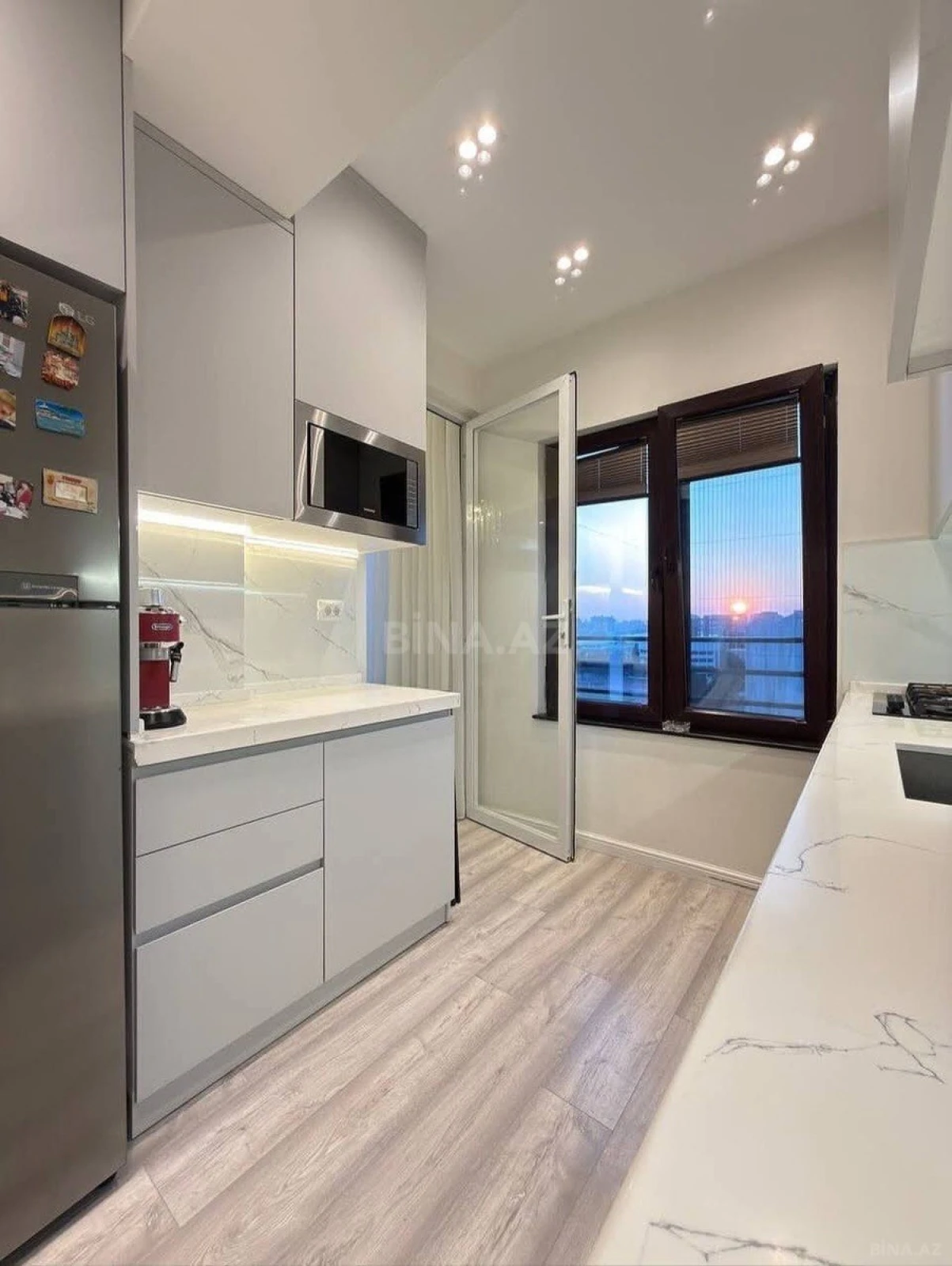 Satılır 4 otaqlı mənzil 120 m²