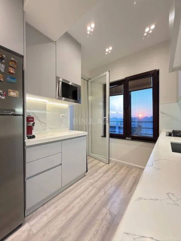 Satılır 4 otaqlı mənzil 120 m²