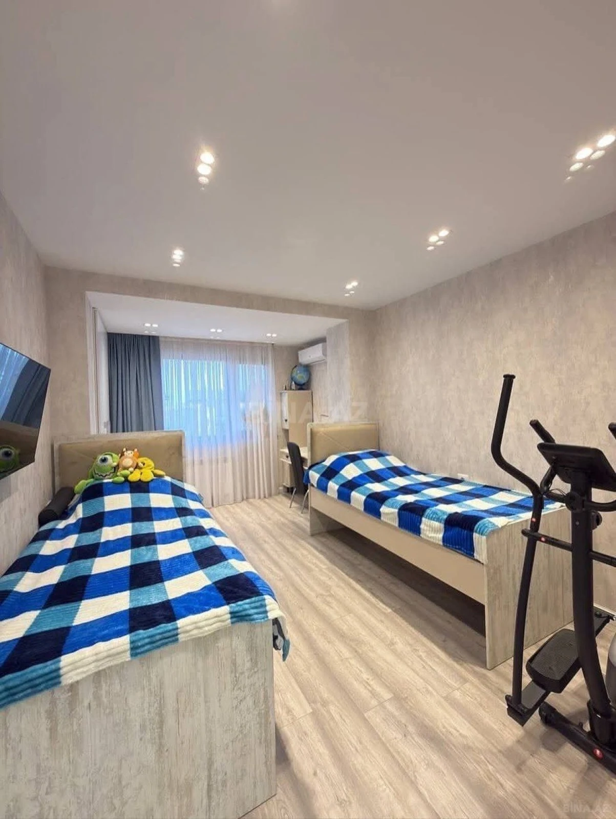 Satılır 4 otaqlı mənzil 120 m²