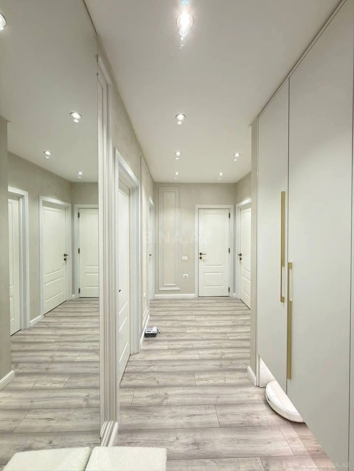 Satılır 4 otaqlı mənzil 120 m²