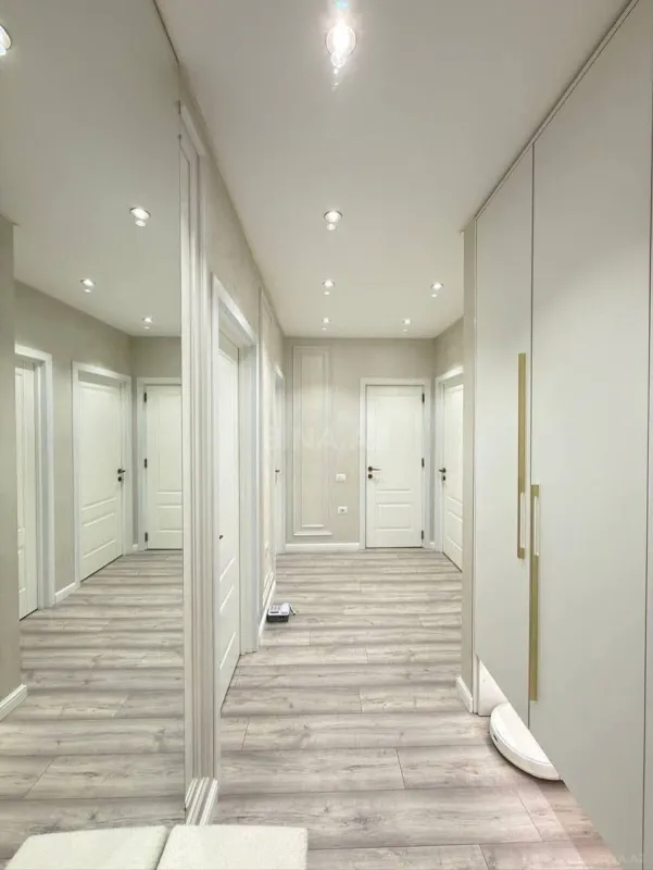 Satılır 4 otaqlı mənzil 120 m²