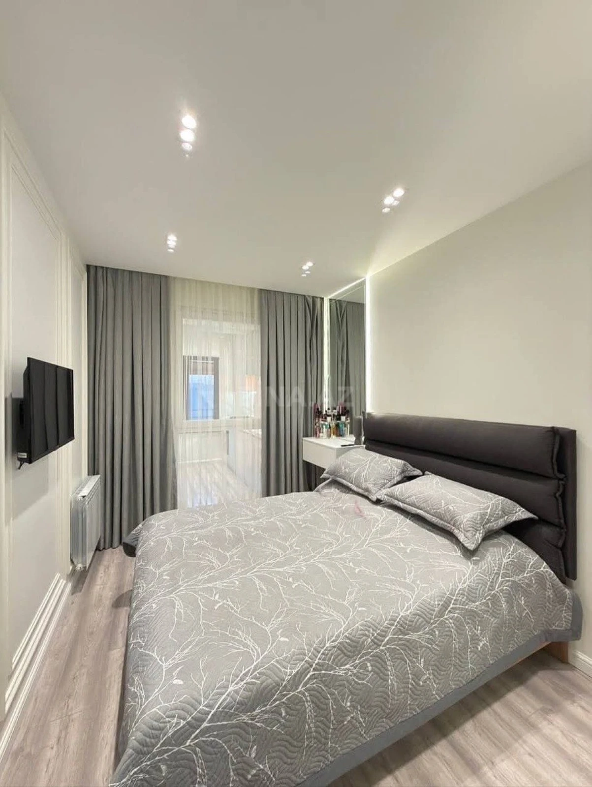 Satılır 4 otaqlı mənzil 120 m²