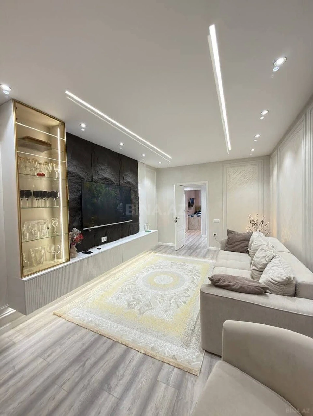 Satılır 4 otaqlı mənzil 120 m²