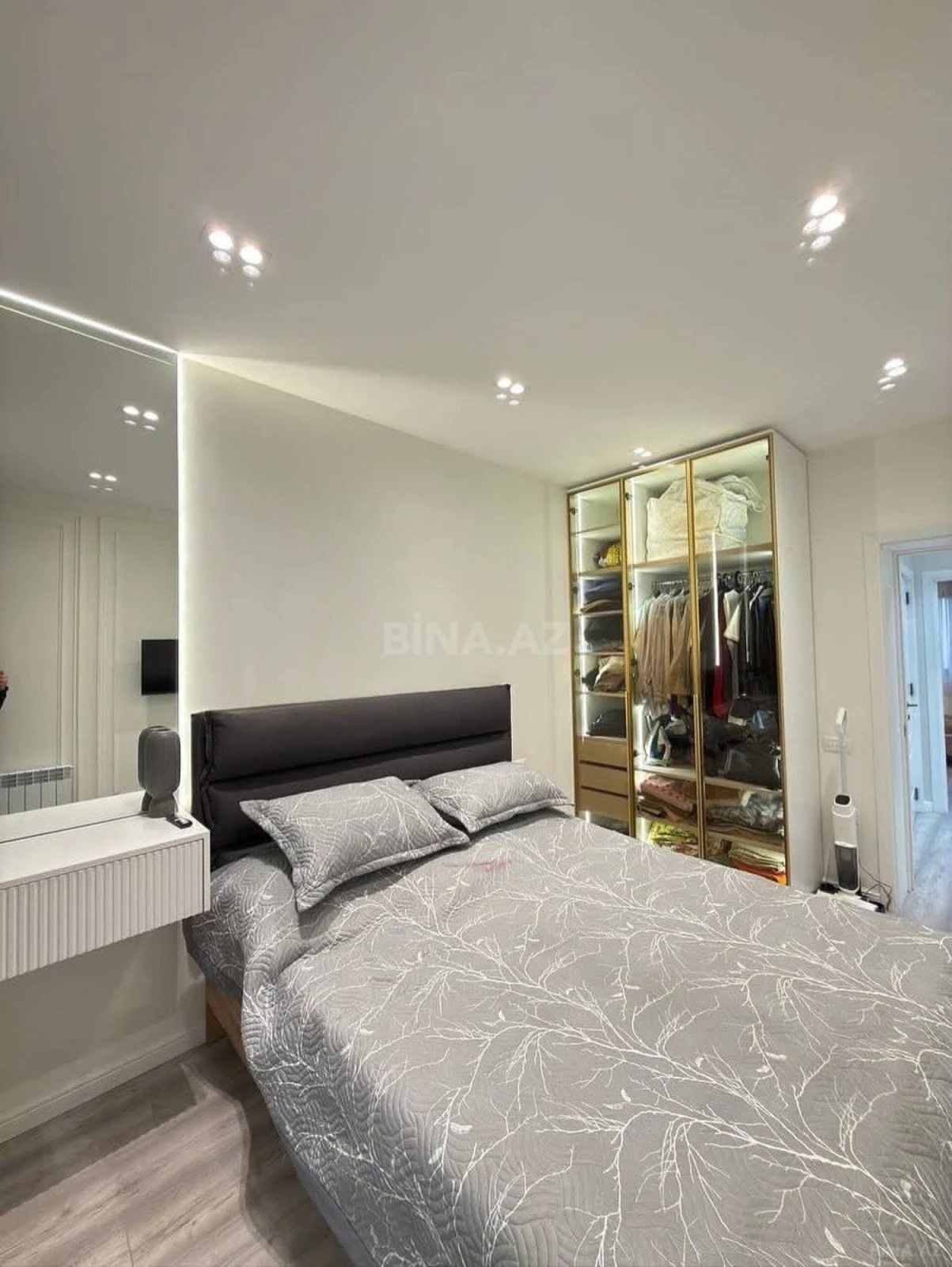 Satılır 4 otaqlı mənzil 120 m²