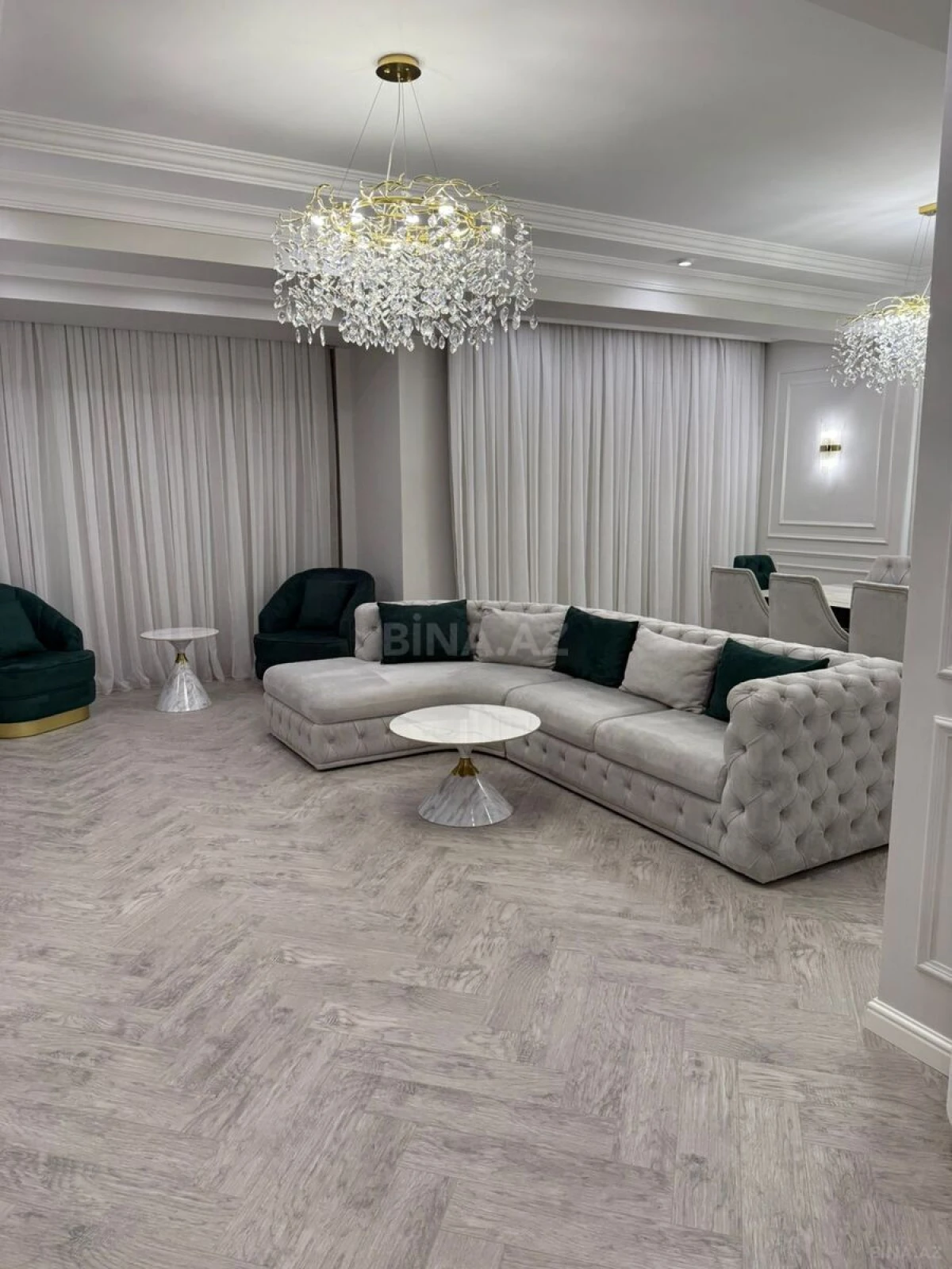 Satılır 5 otaqlı mənzil 210 m²