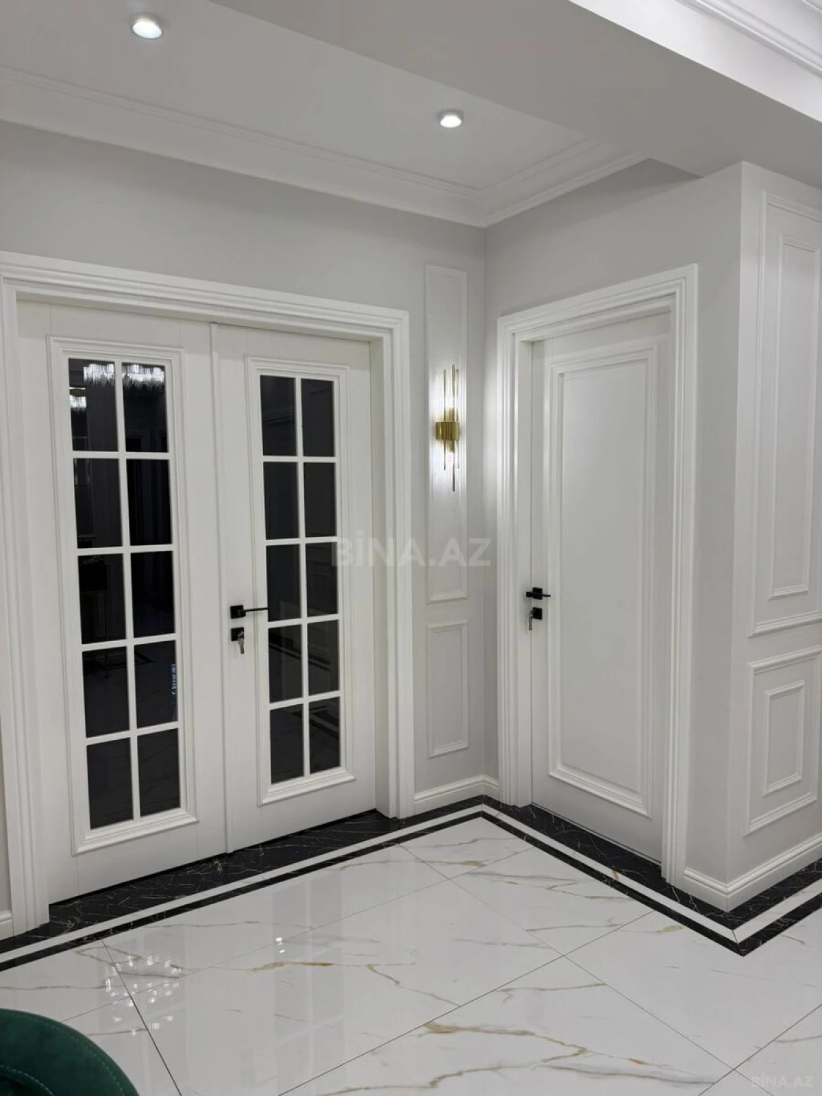 Satılır 5 otaqlı mənzil 210 m²