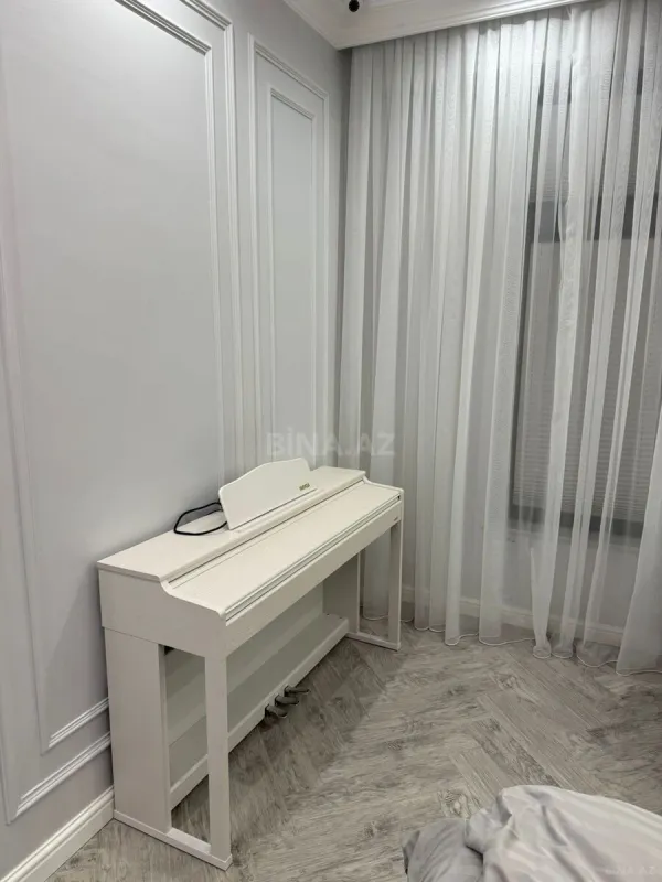 Satılır 5 otaqlı mənzil 210 m²