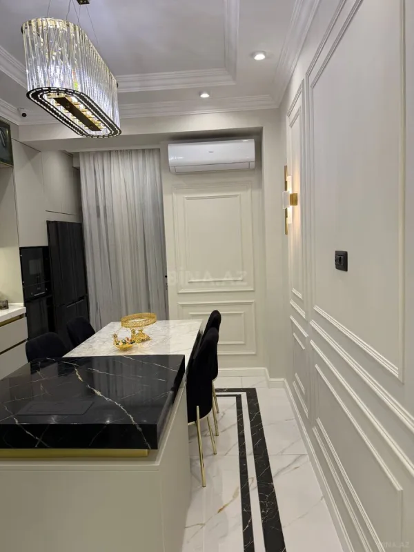 Satılır 5 otaqlı mənzil 210 m²