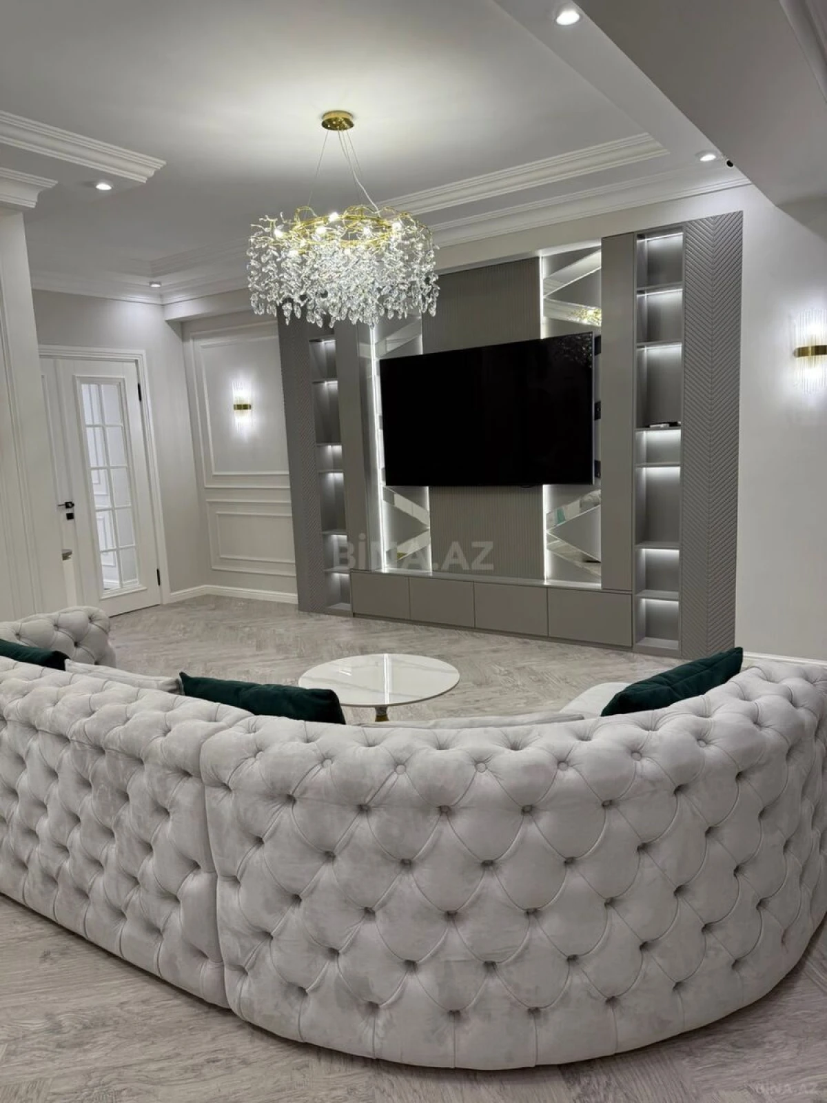 Satılır 5 otaqlı mənzil 210 m²
