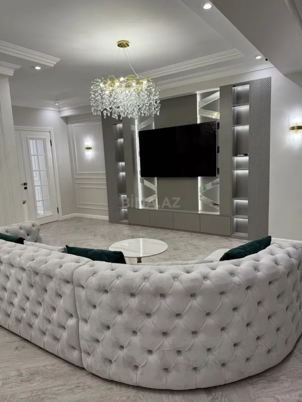 Satılır 5 otaqlı mənzil 210 m²
