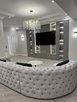 Satılır 5 otaqlı mənzil 210 m²