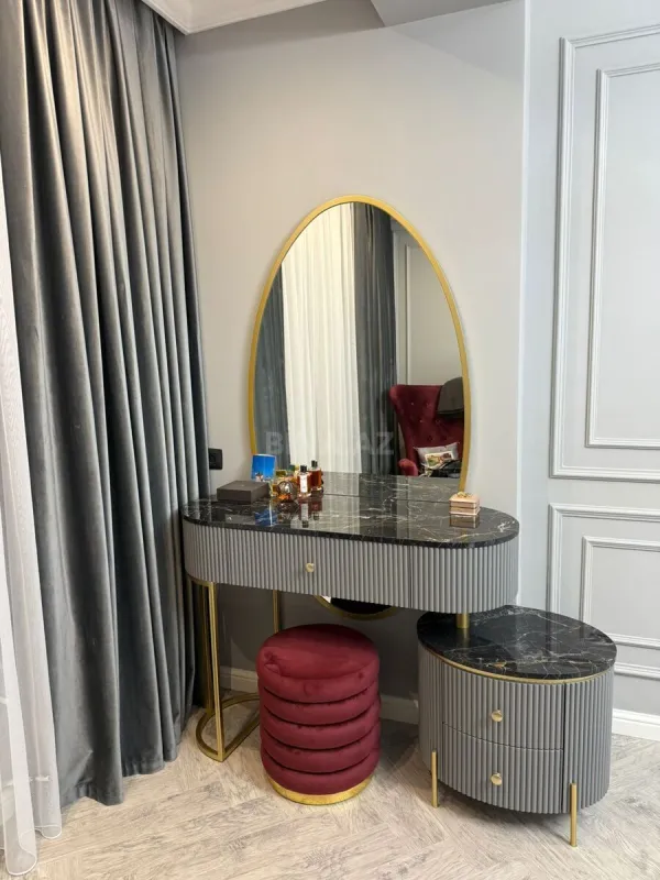 Satılır 5 otaqlı mənzil 210 m²