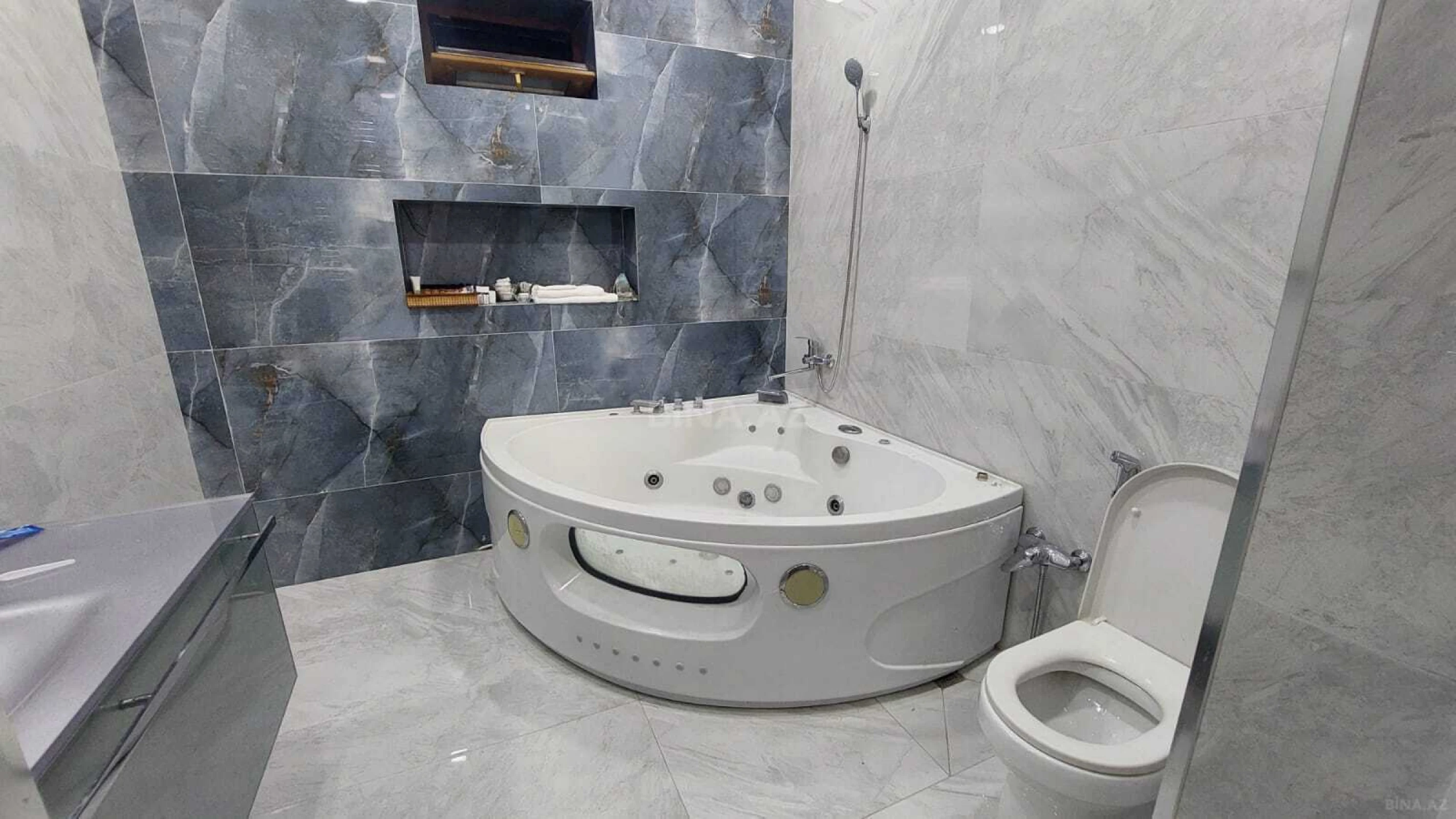 Kirayə verilir 5 otaqlı həyət evi 300 m²