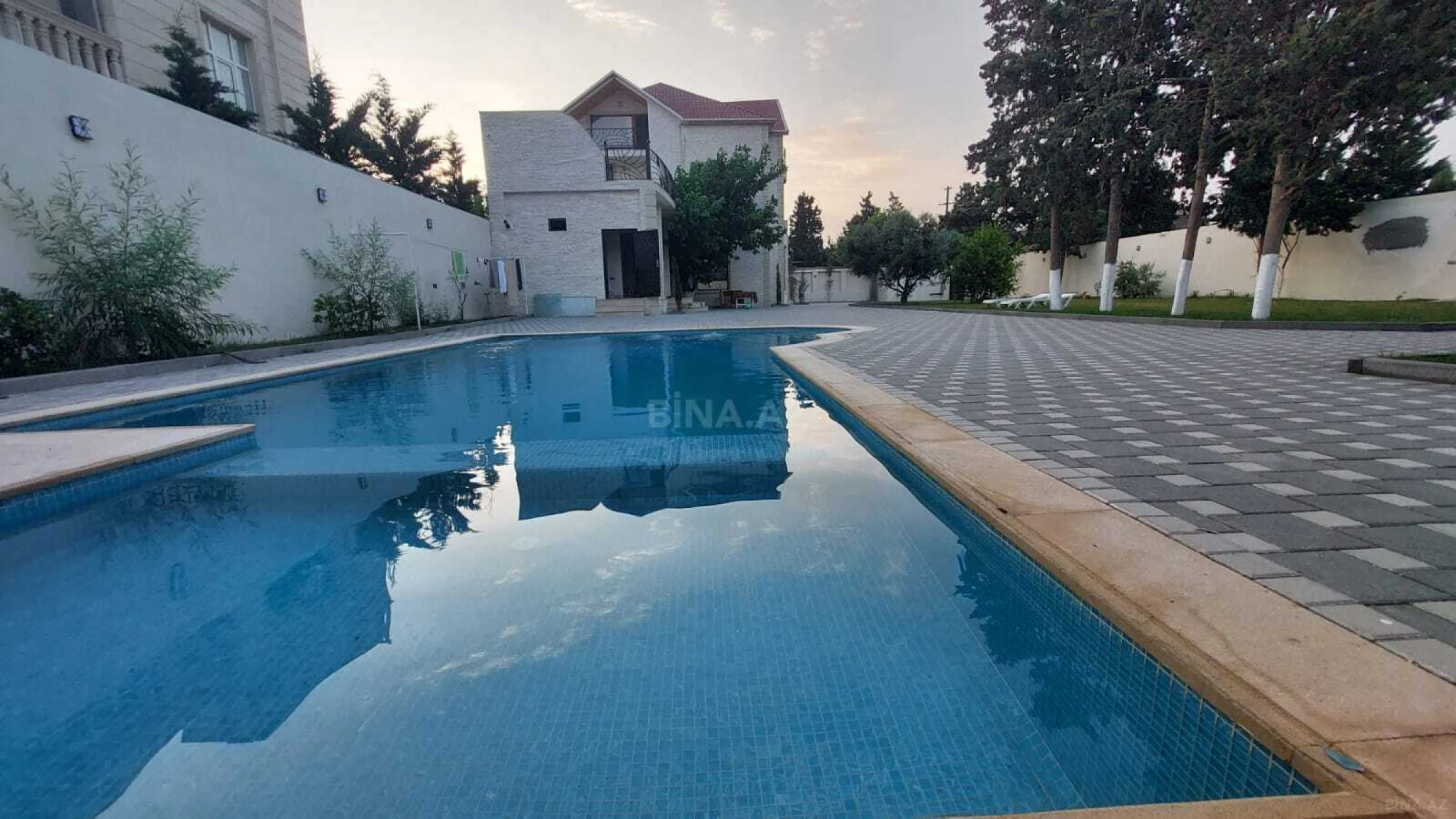 Kirayə verilir 5 otaqlı həyət evi 300 m²