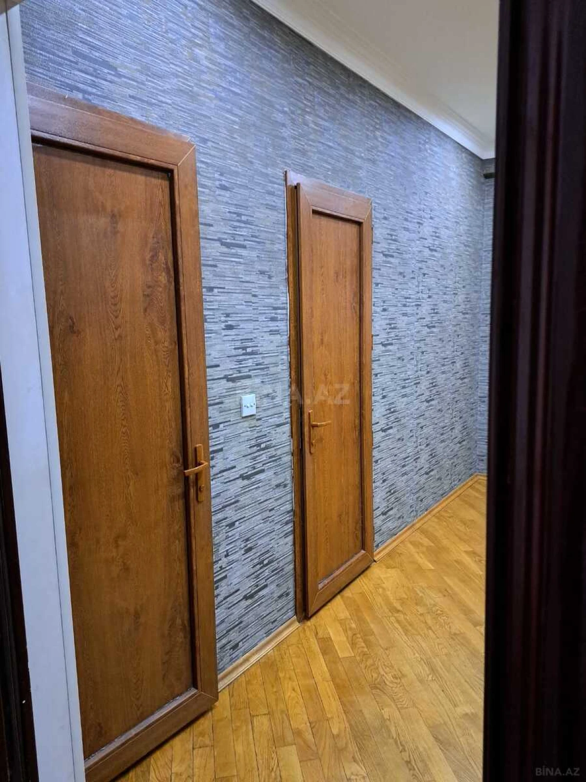 Satılır 3 otaqlı mənzil 140 m²