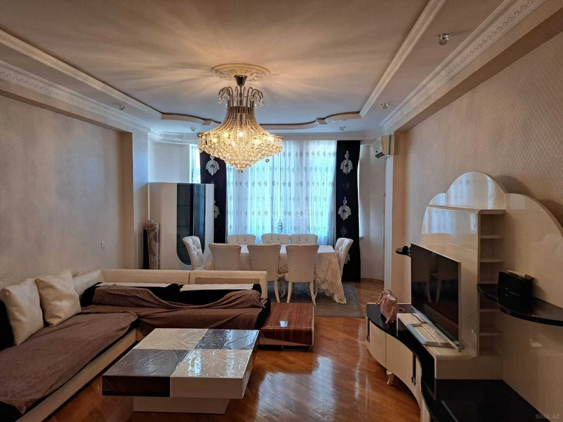 Satılır 3 otaqlı mənzil 140 m²