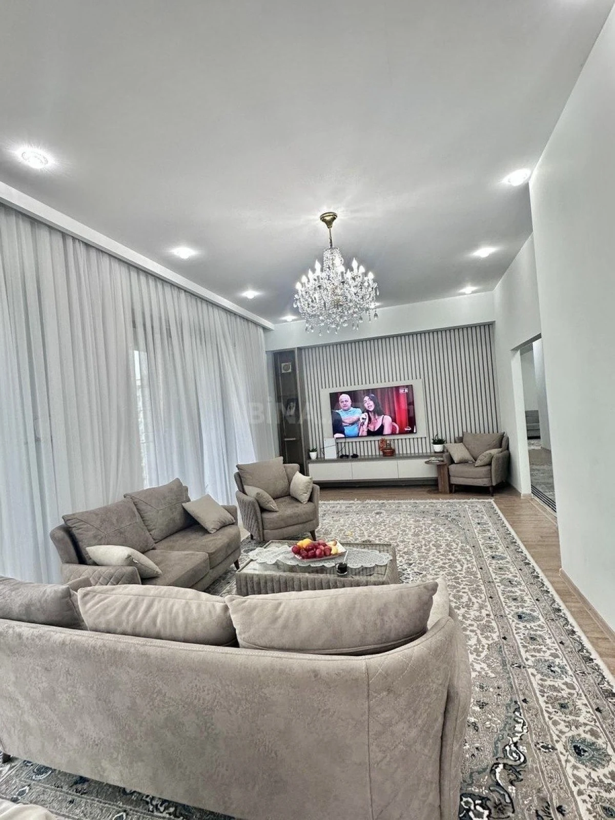 Kirayə verilir 4 otaqlı mənzil 170 m²
