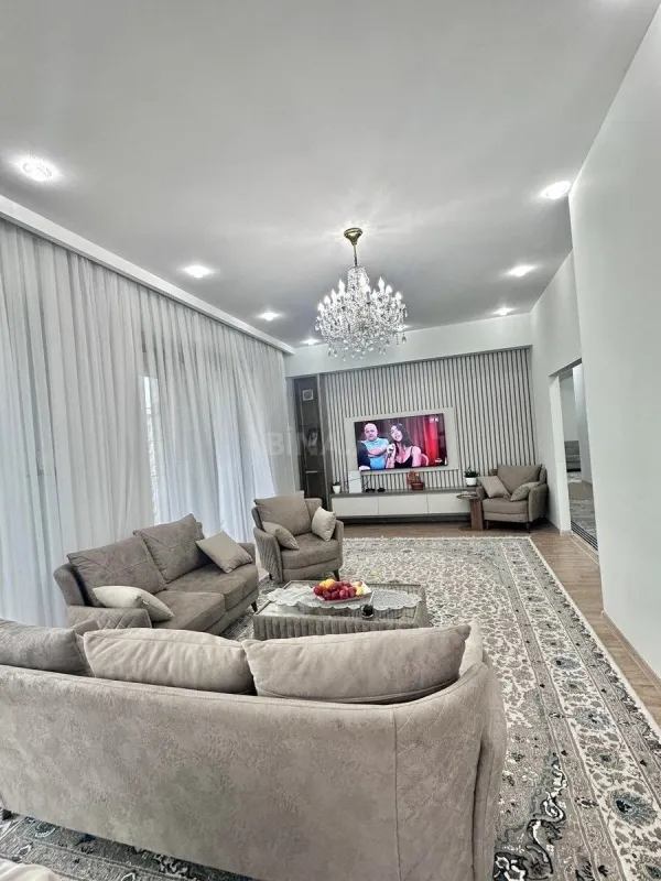 Kirayə verilir 4 otaqlı mənzil 170 m²