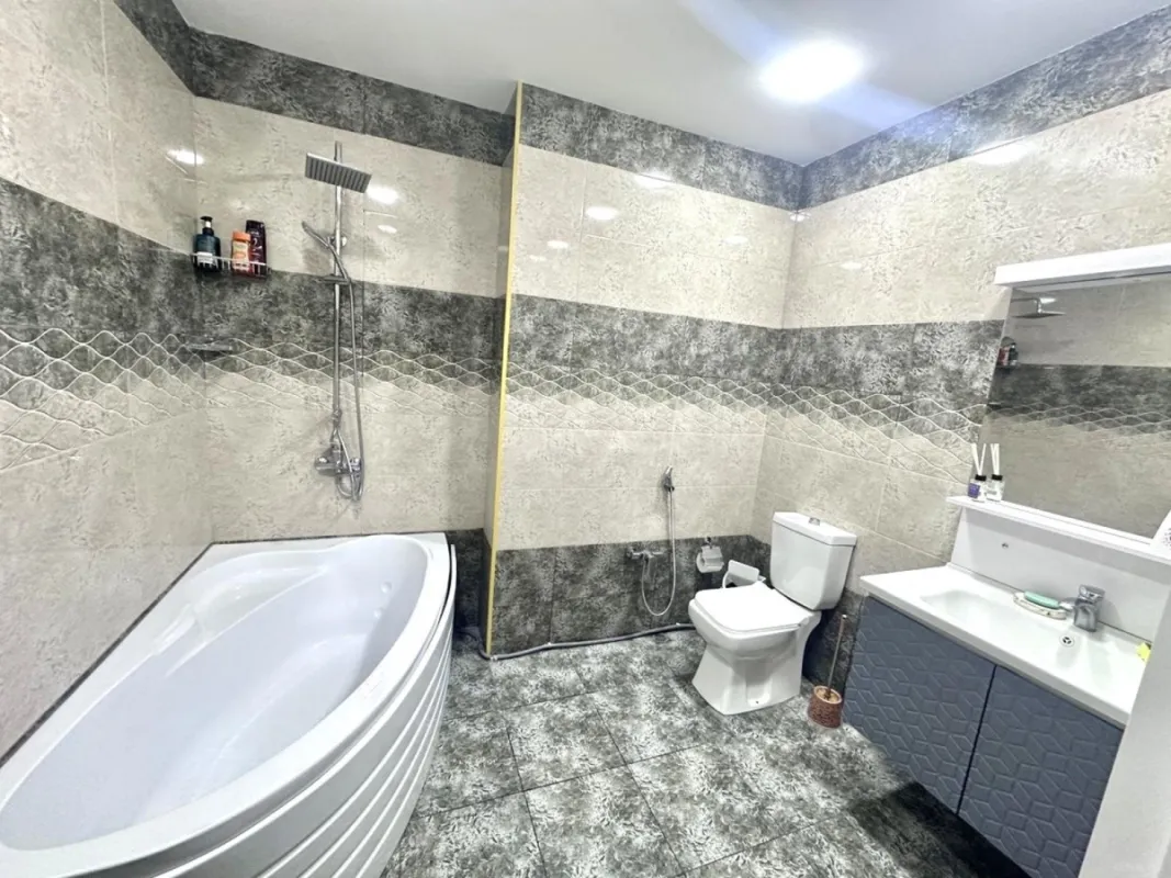 Kirayə verilir 4 otaqlı mənzil 170 m²