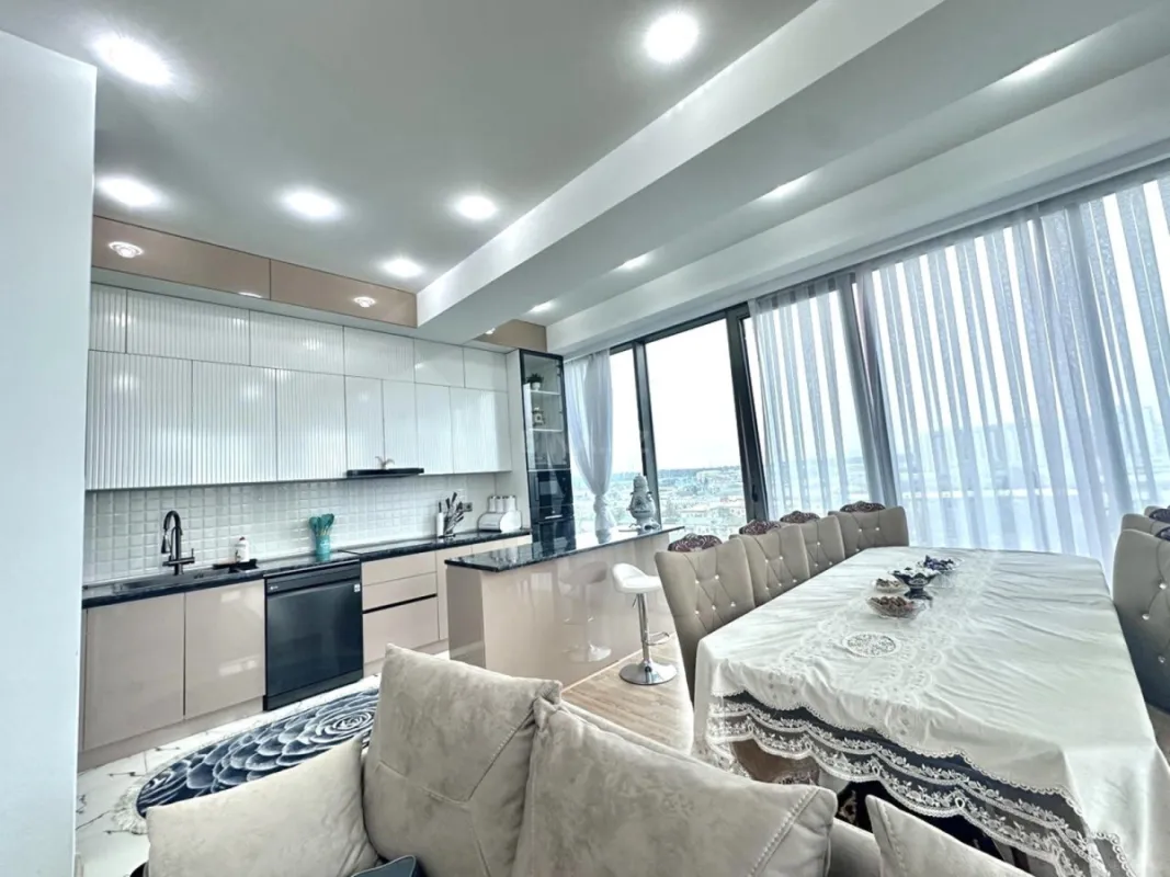 Kirayə verilir 4 otaqlı mənzil 170 m²