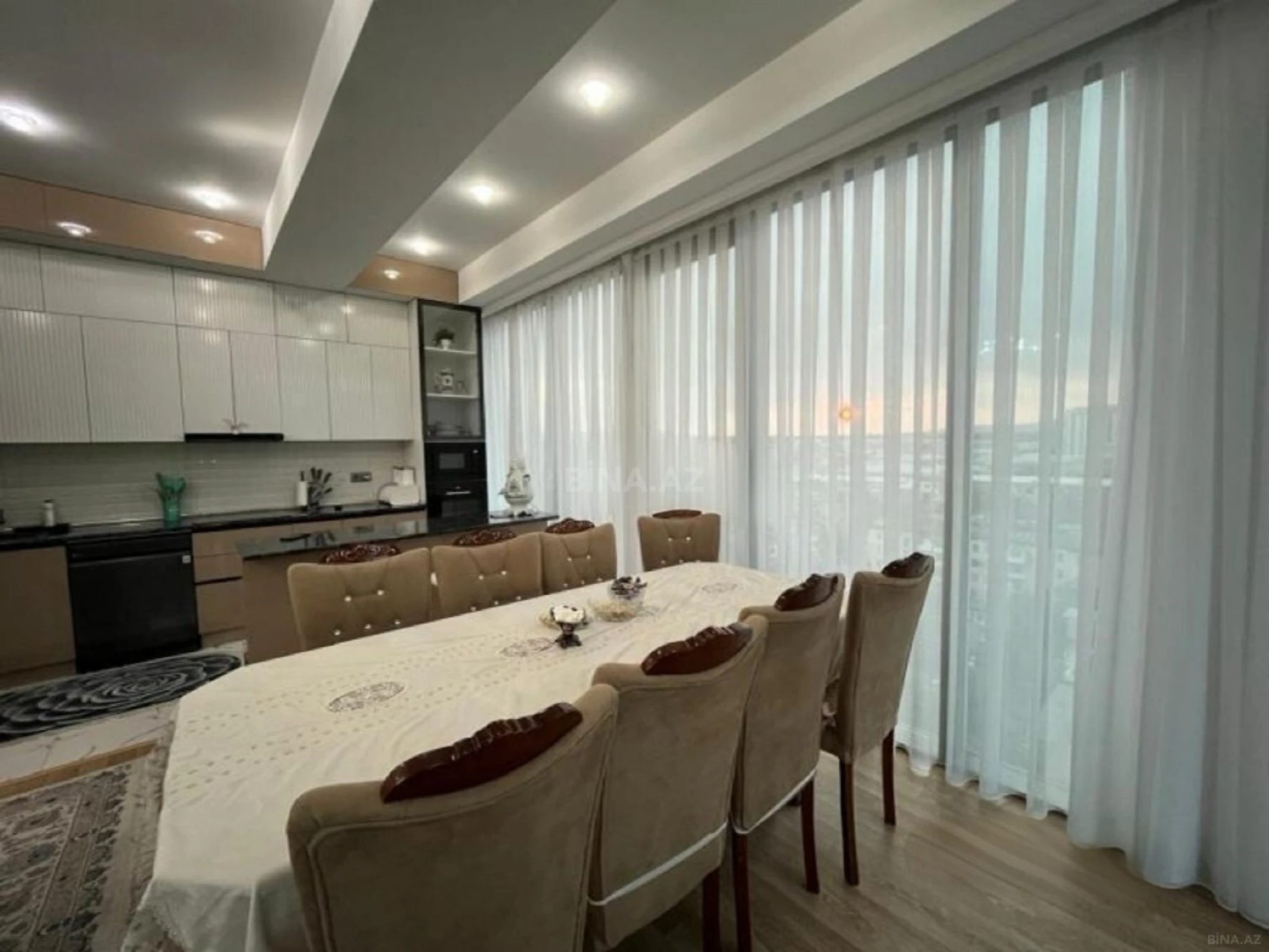Kirayə verilir 4 otaqlı mənzil 170 m²