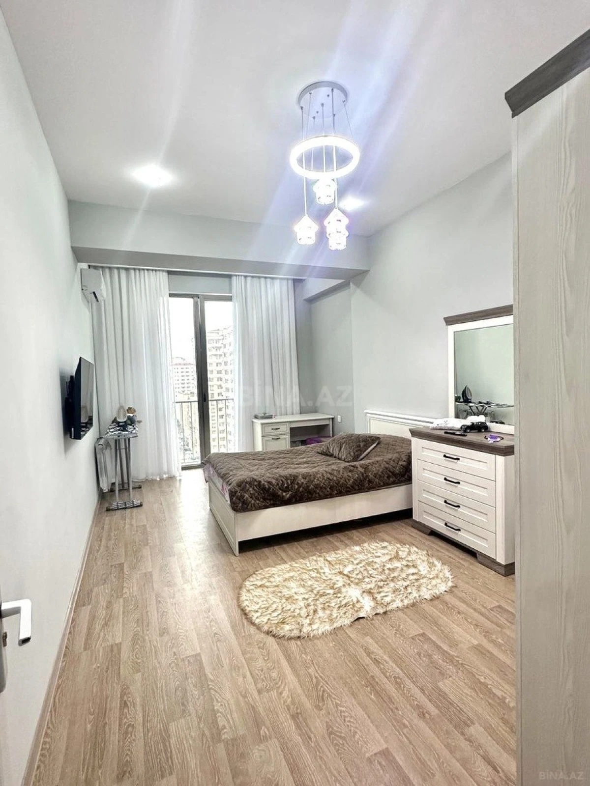 Kirayə verilir 4 otaqlı mənzil 170 m²