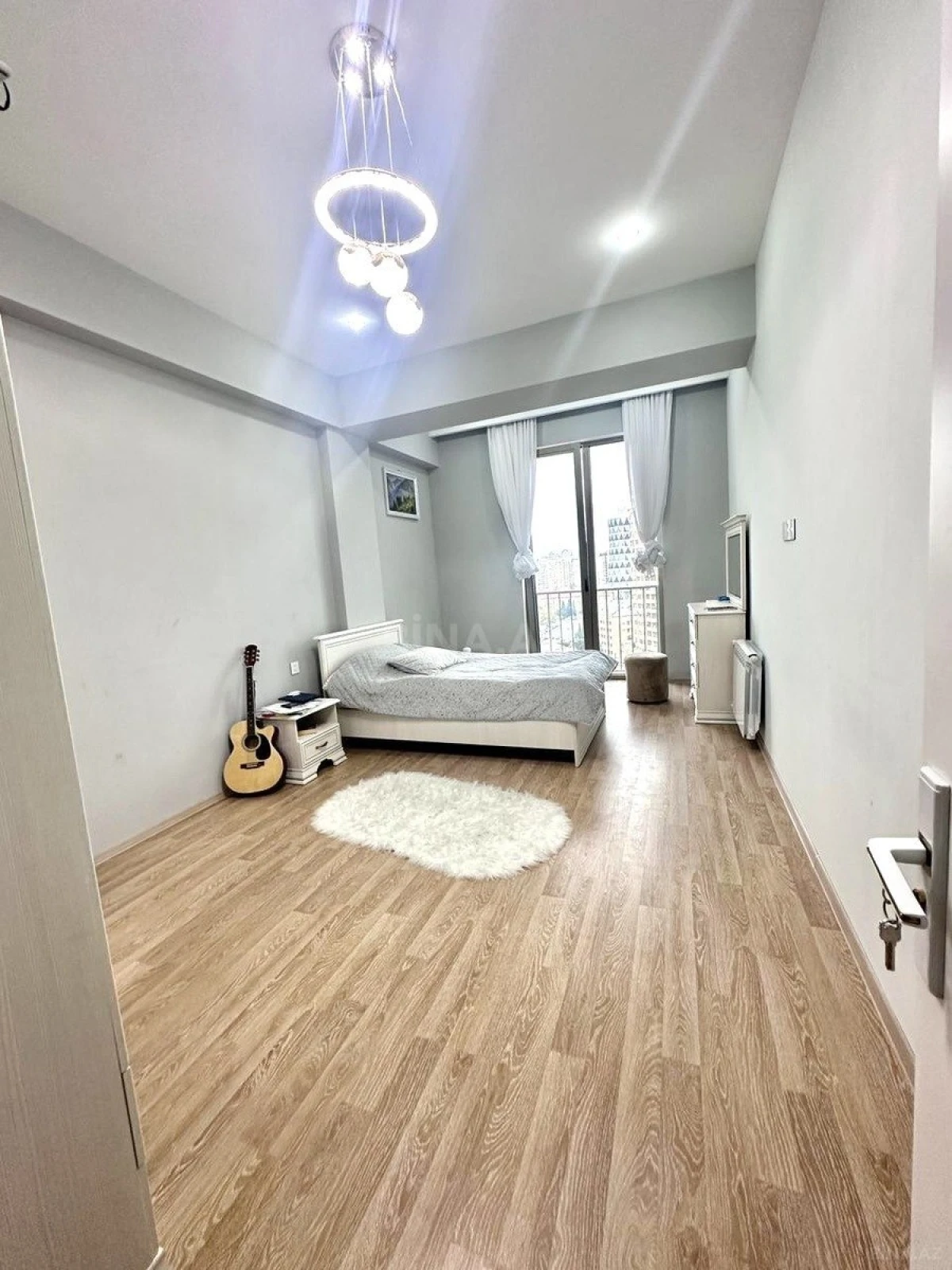 Kirayə verilir 4 otaqlı mənzil 170 m²