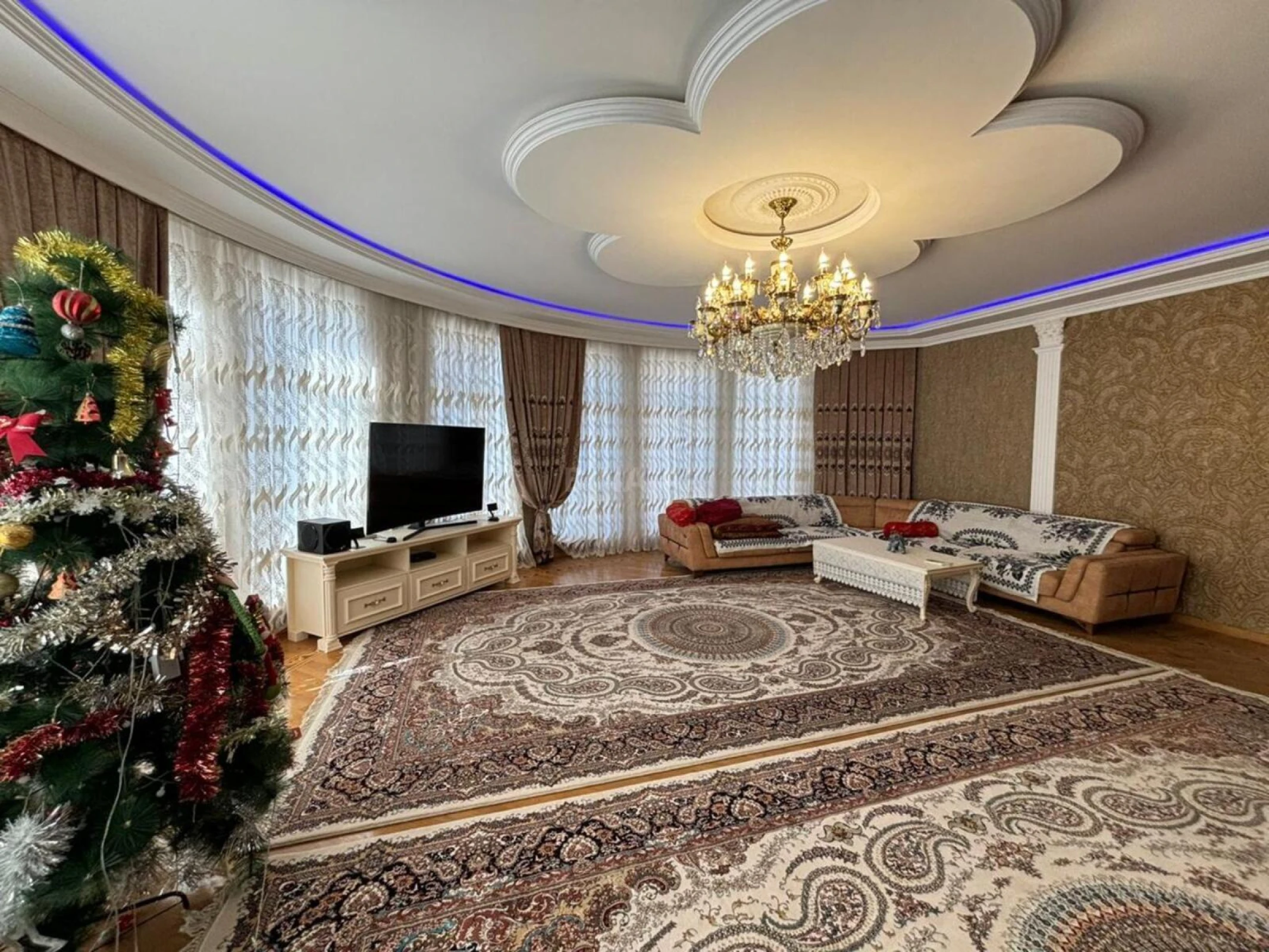 Kirayə verilir 3 otaqlı mənzil 170 m²