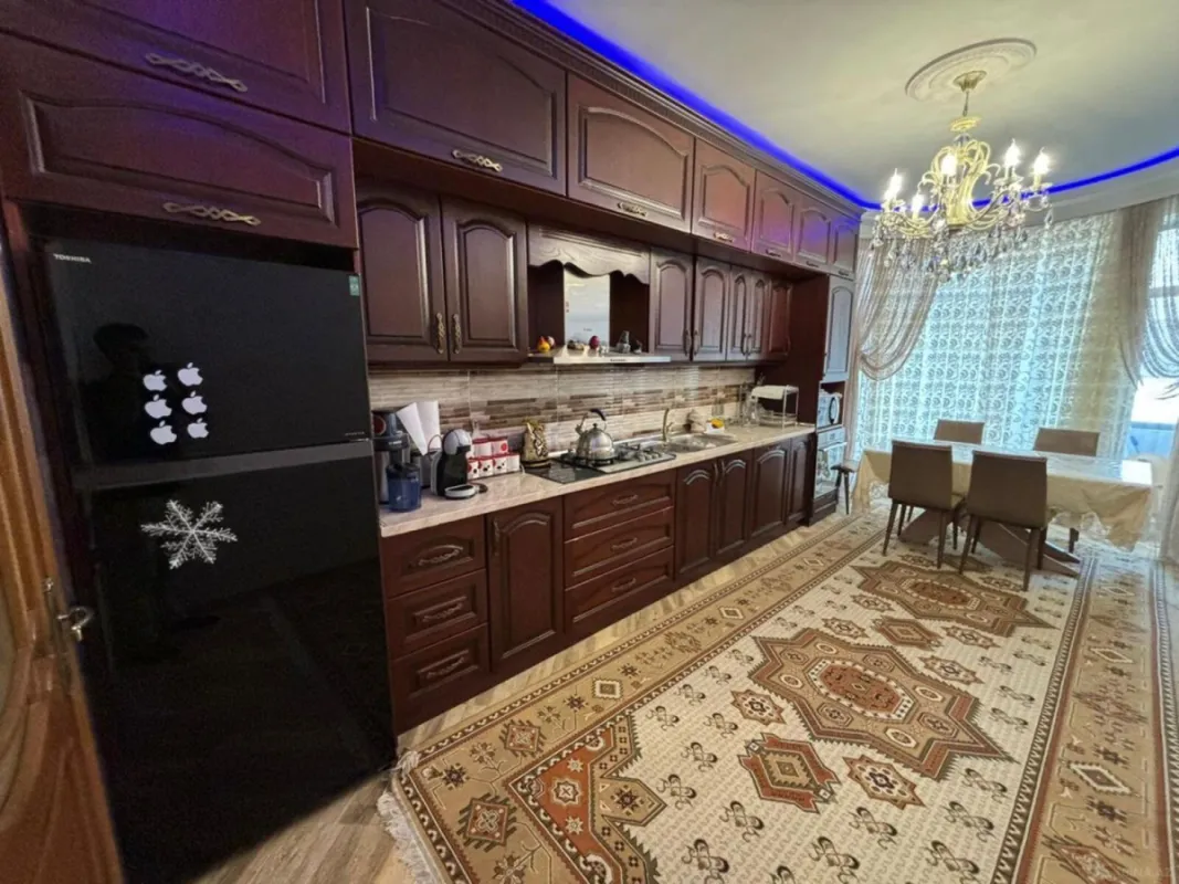 Kirayə verilir 3 otaqlı mənzil 170 m²