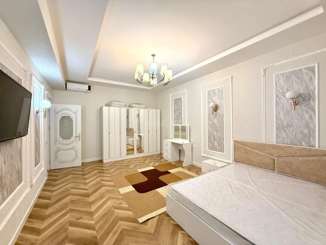 Satılır 4 otaqlı mənzil 150 m²