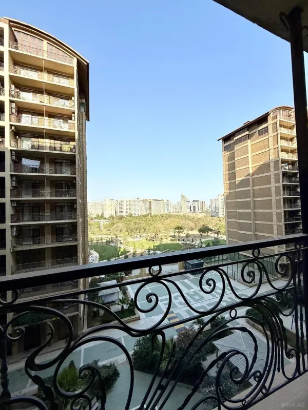 Satılır 4 otaqlı mənzil 150 m²